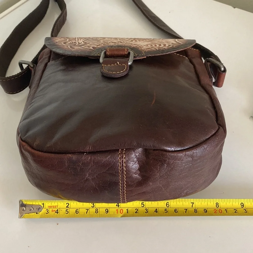 Jack Georges Savio Horseshoe Crossbody Bag Buffalo Leather Brown Cream - Picture 4 of 11